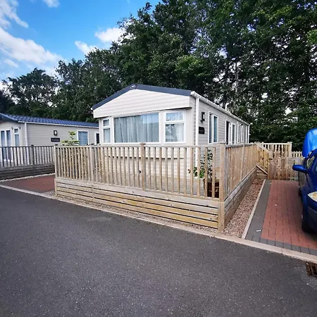 Willows With Self Contained Garden *